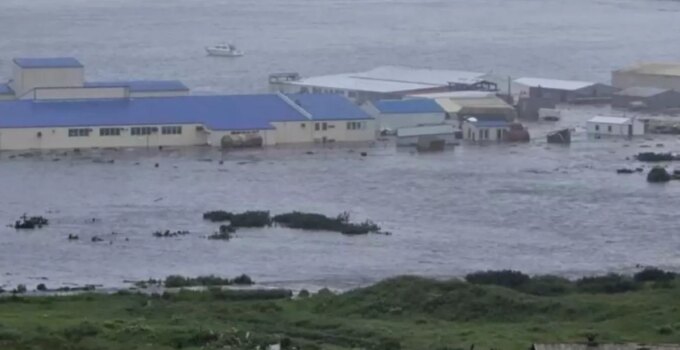 8.8’lik depremin ardından ilk tsunami dalgaları iki ülkeye ulaştı! İşte o anlar