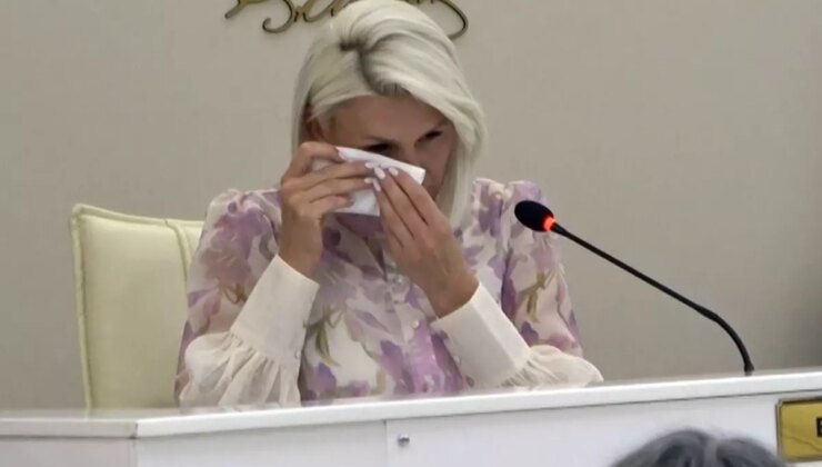 AK Parti ve MHP’nin desteğini alan Bilecik Belediye Başkanı gözyaşlarını tutamadı