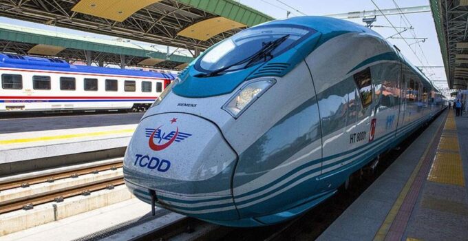 Ankara ve İstanbul YHT seferleri yeniden başladı
