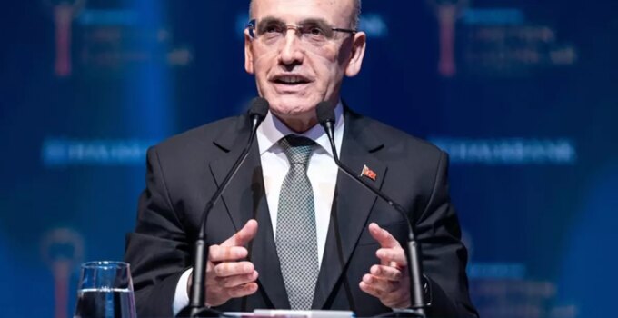 Bakan Şimşek, fiyatları düşürmek için bu formülü uygulayacak! Canlı yayında açıkladı
