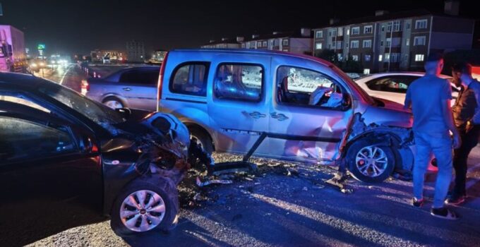 Bitlis’te trafik kazası: 7’si çocuk 13 yaralı
