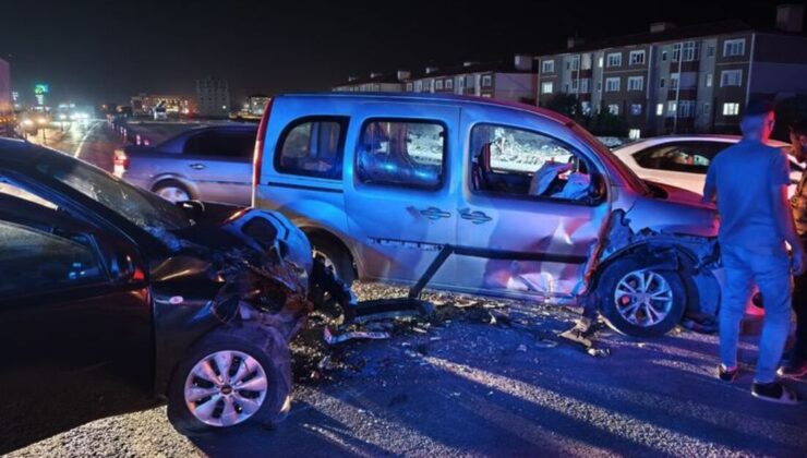 Bitlis’te trafik kazası: 7’si çocuk 13 yaralı
