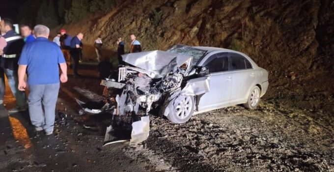 Bursa’da otomobil, yangın tankerine çarptı: 2 yaralı
