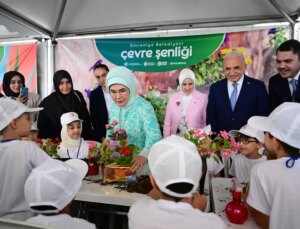 Emine Erdoğan Çevre Şenliği’ne katıldı, çocuklarla teraryum yaptı
