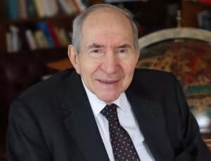 Eski CHP Genel Başkanı Altan Öymen 93 yaşında hayatını kaybetti