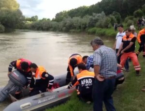 Eskişehir’de nehre giren iki çocuk kayboldu