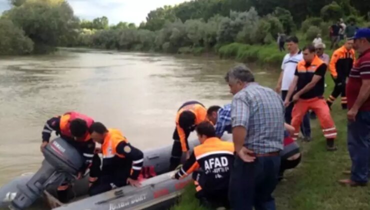 Eskişehir’de nehre giren iki çocuk kayboldu