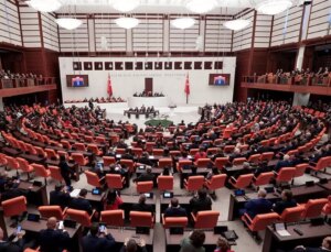 Kulisler hareketli! İki vekil CHP’ye geçiyor