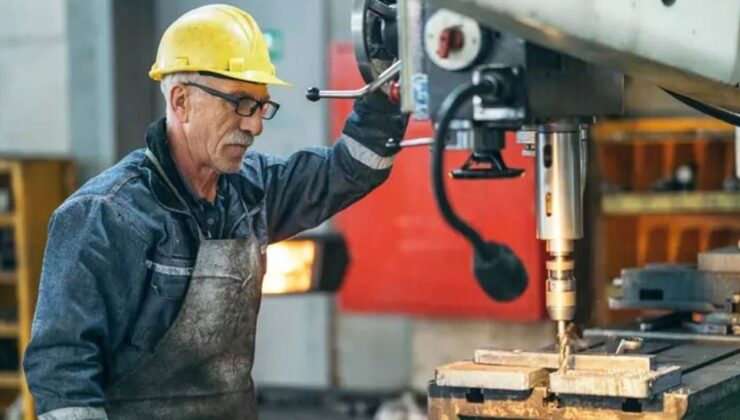 SGK Uzmanı açıkladı! Emekli olduktan sonra çalışanların maaşı kesilecek mi?