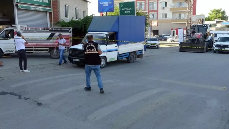 Sokak ortasında birbirlerine kurşun yağdırdılar: 2 yaralı
