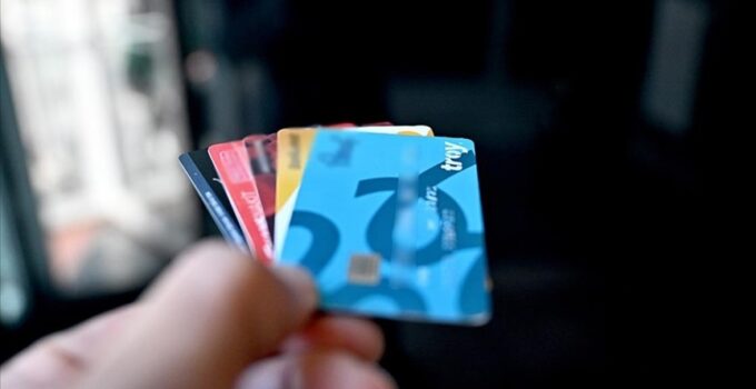 Türkiye'nin dev bankası uyardı: Milyonlarca kullanıcının kredi kart limiti iptal edilecek