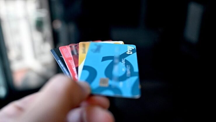 Türkiye'nin dev bankası uyardı: Milyonlarca kullanıcının kredi kart limiti iptal edilecek