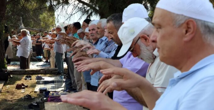 Yangınların 1 haftadır sürdüğü Karabük’te halk yağmur duasına çıktı