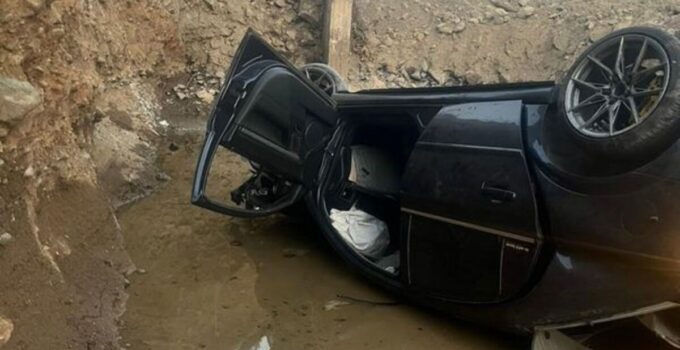 Zonguldak’ta dereye devrilen otomobildeki baba ile oğlu öldü