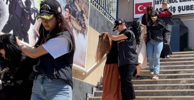 4 kadın hırsız 8 evi kartla soydu!