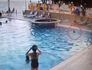 9 yaşındaki Ali onca kişinin önünde havuzda boğuldu