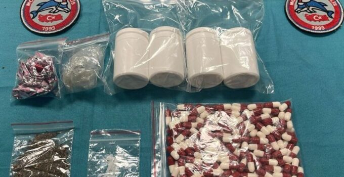 Aracından uyuşturucu çıkan şüpheli tutuklandı