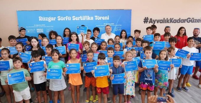 Ayvalık'ta çocuklar rüzgarla buluştu