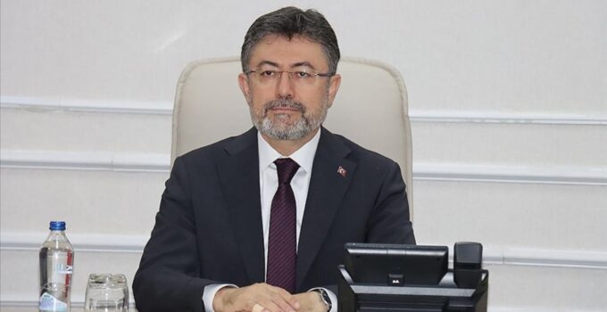 Bakan Yumaklı, devam eden yangınlara ilişkin son durumu paylaştı