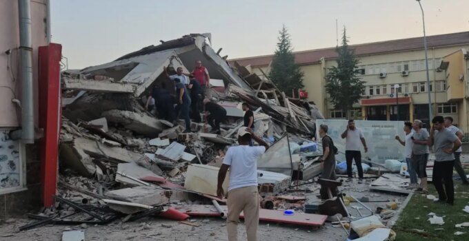 Balıkesir’de korkutan deprem! Açıklamalar peş peşe geldi