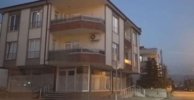 Balkondan düşen çocuk yaralandı