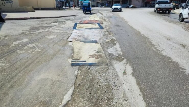 Belediyenin yapmadığı yola esnaftan ilginç çözüm