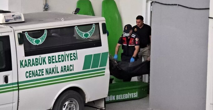Boşanma aşamasındaki çift evde yangında hayatını kaybetti