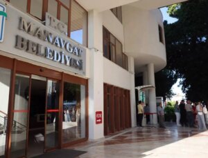 CHP’li Manavgat Belediye Başkan Yardımcısı Gülsüm Özer istifa etti