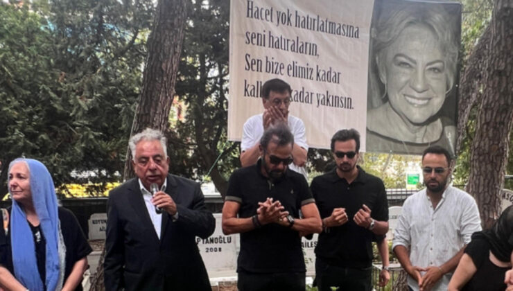 Çolpan İlhan mezarı başında anıldı