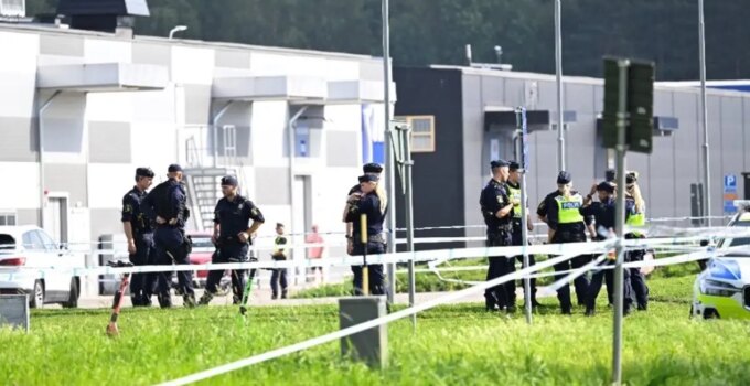 Danimarka’da yolcu treni raydan çıktı: Çok sayıda yaralı var