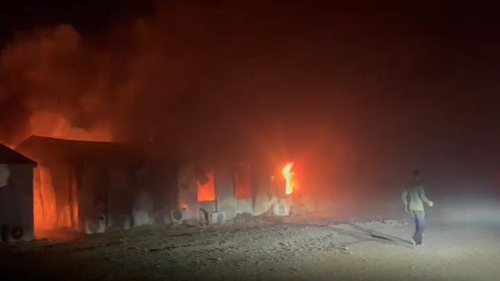 Diyarbakır’da şantiyede yangın paniği: 1 itfaiye eri yaralandı
