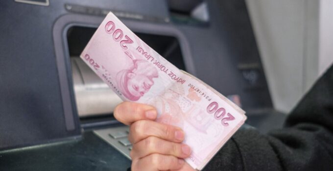 Emekliye üçlü düzenleme: Yargıtay kararından SGK duyurusuna yeni haklar