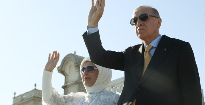 Emine Erdoğan’dan İstanbul Boğaz’ındaki geçit törenine ilişkin paylaşım