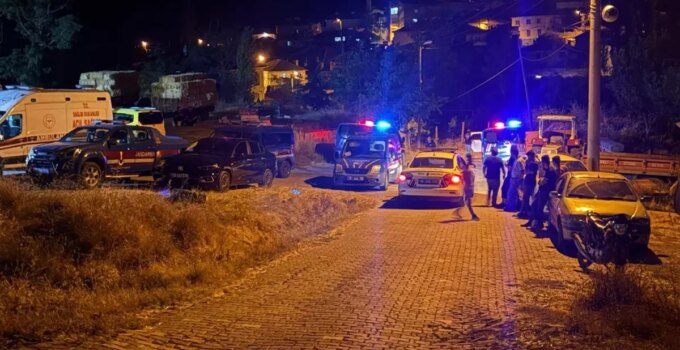 Eşini bıçakla katleden adam ormanda kendini astı