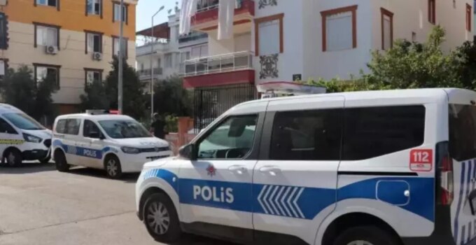 Eski sevgiliye bıçaklı saldırı! İki kişi yaralandı