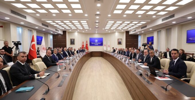 Hazine ve Maliye Bakanı Mehmet Şimşek acı ilacı memurun önüne koydu