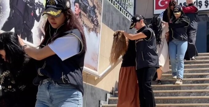 Herkesin bildiği yöntemle 8 evi soydular