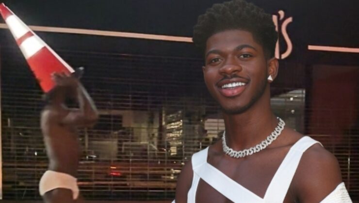 İç çamaşırıyla yolda yürüyen şarkıcı Lil Nas X hastaneye kaldırıldı