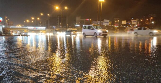 İstanbul’da gök gürültülü sağanak etkili oldu