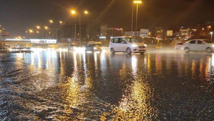 İstanbul’da gök gürültülü sağanak etkili oldu