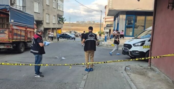 İstanbul’da ‘yan baktın’ tartışması! Bir kişi bıçaklanarak hayatını kaybetti