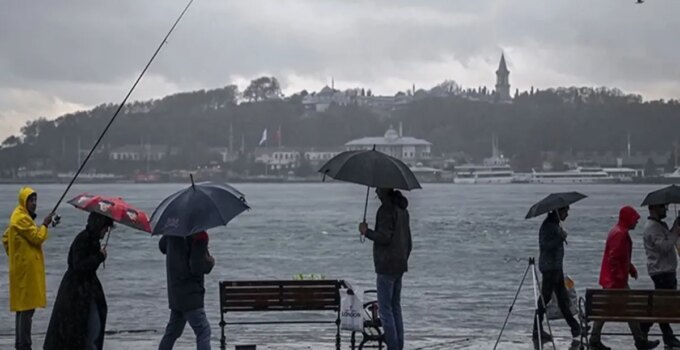 İstanbul’da fırtına uyarısı, 3 ilçede denize girmek yasaklandı