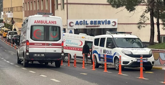 Kendisini bıçakla yaralayan oğlunu tüfekle katletti