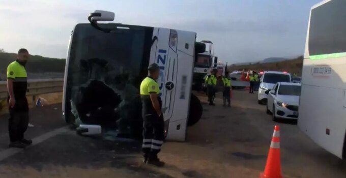 Kuzey Marmara Otoyolu’nda yolcu otobüsü devrildi: 3 ölü 20 yaralı