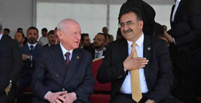 Malazgirt’teki programa damga vuran kare: Bahçeli’nin yanındaki isme dikkat