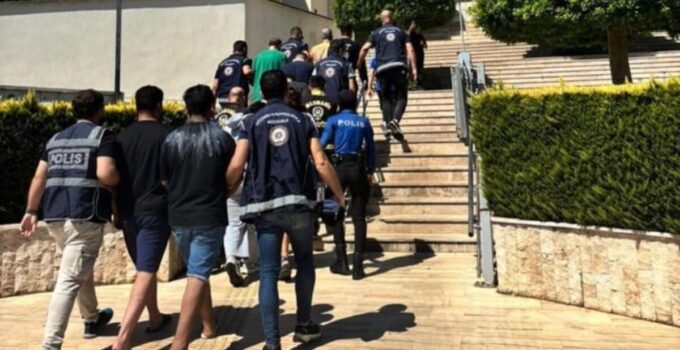 Marmaris’te göçmen kaçakçılığı operasyonu: 10 tutuklama