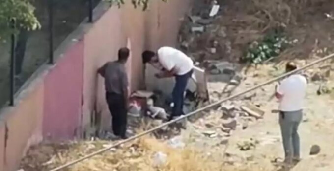 Okul önünde uyuşturucu kullanırken önce kameralara, sonra polise yakalandılar