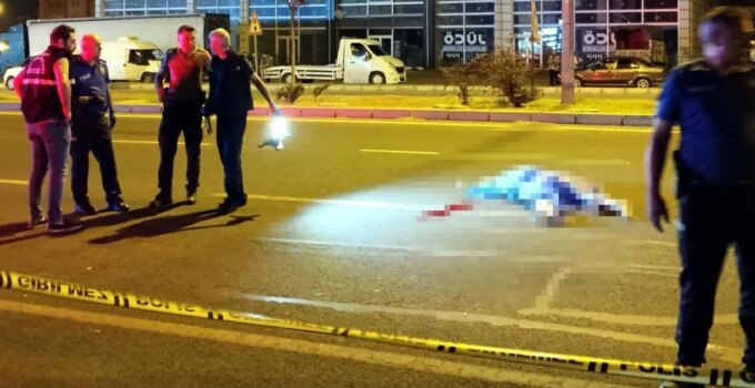 Önce hafif ticari araç çarptı sonra otomobil ezdi