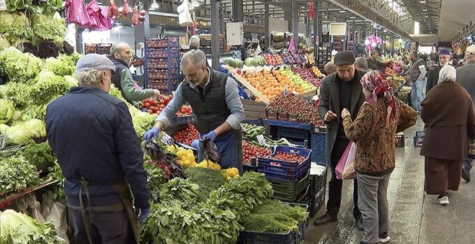 Pazarda tanesi 25 TL'den satılıyor! Görenler yolunu değiştiriyor