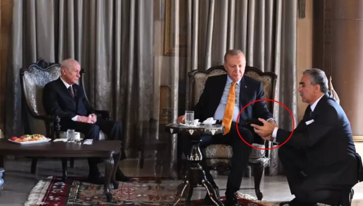 Programda ilginç anlar: Bahçeli, Cumhurbaşkanı Erdoğan’a 2 eser dinletti